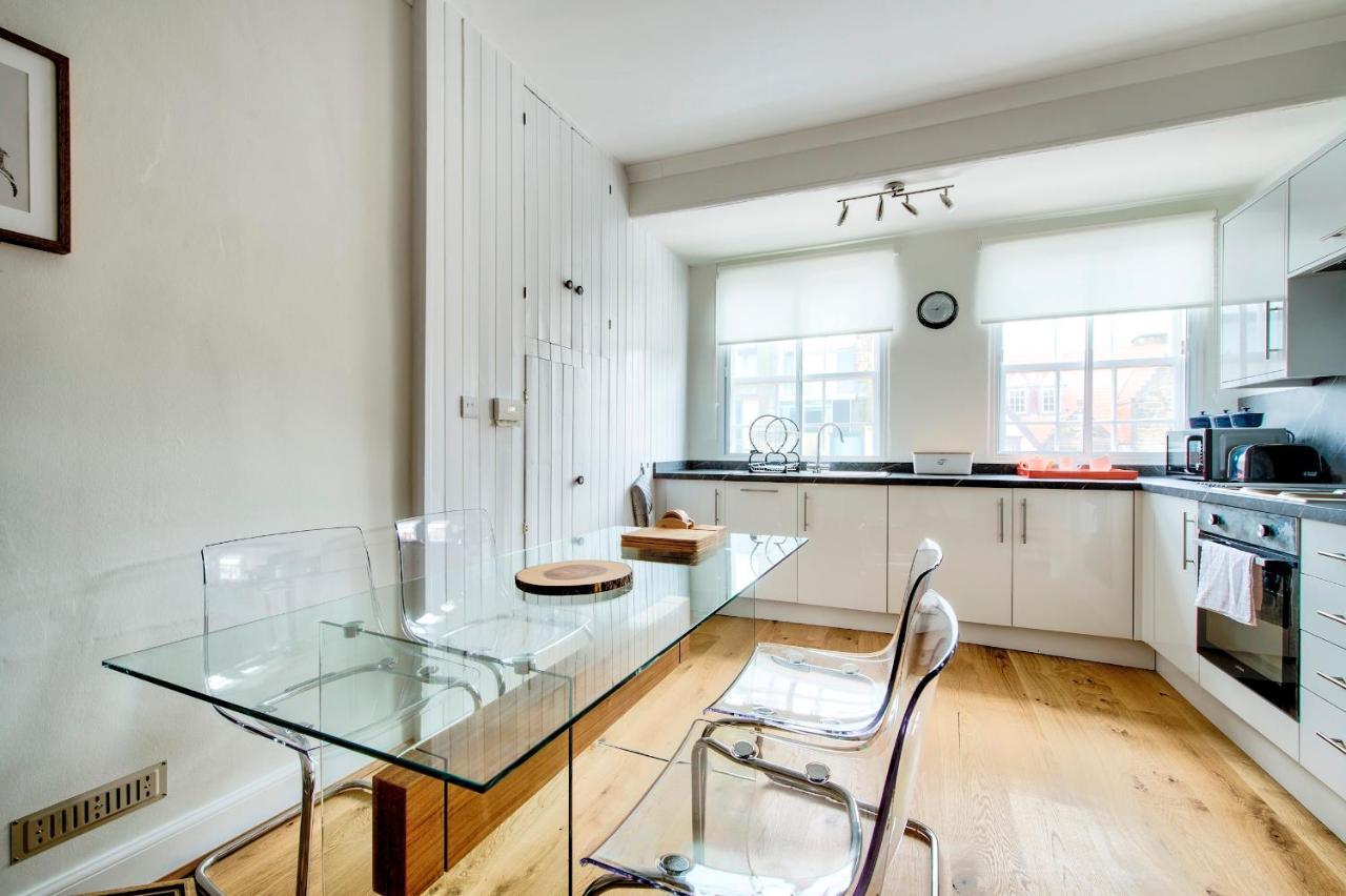 Апартаменты Pass The Keys Modern 3 Bed Flat On The Historic Royal Mile Эдинбург Экстерьер фото