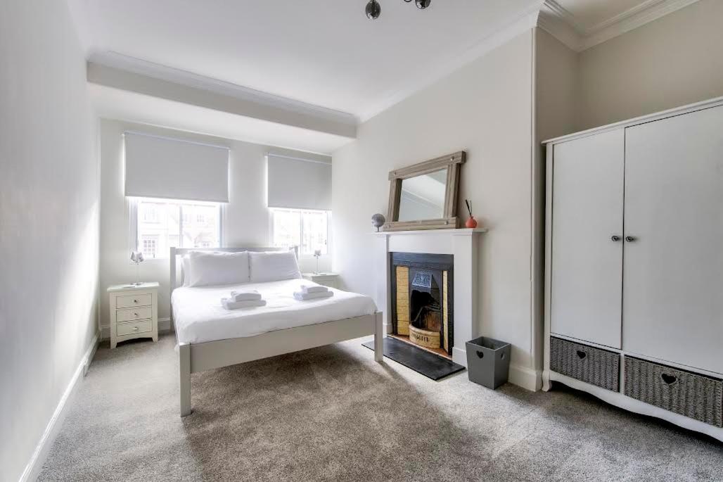 Апартаменты Pass The Keys Modern 3 Bed Flat On The Historic Royal Mile Эдинбург Экстерьер фото