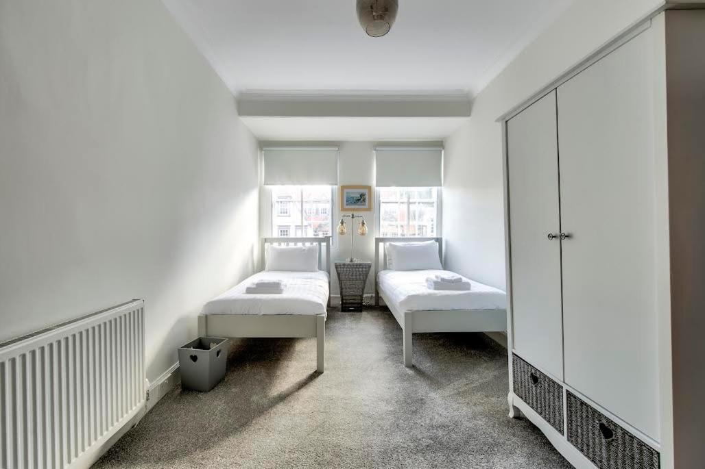 Апартаменты Pass The Keys Modern 3 Bed Flat On The Historic Royal Mile Эдинбург Экстерьер фото